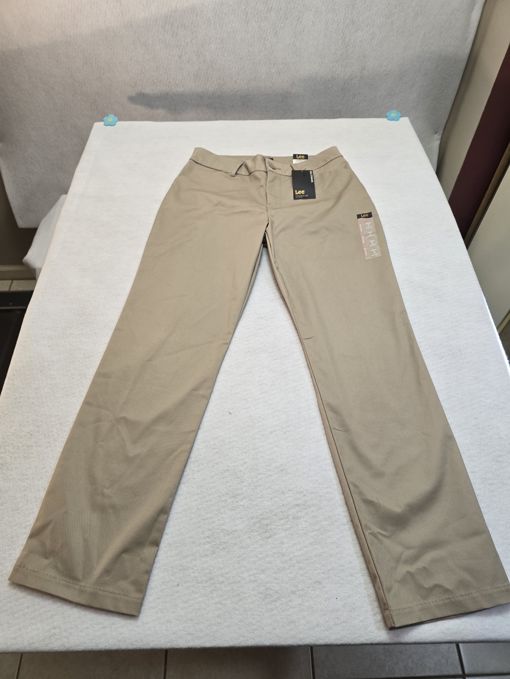Lee Womens Wrinkle-Free Khaki Pants - Beige Size 8 - Picture 2 of 11